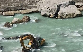 दार्चुलमा भारतीय स्काभेटरको चाबी सशस्त्र प्रहरीले खोस्यो 